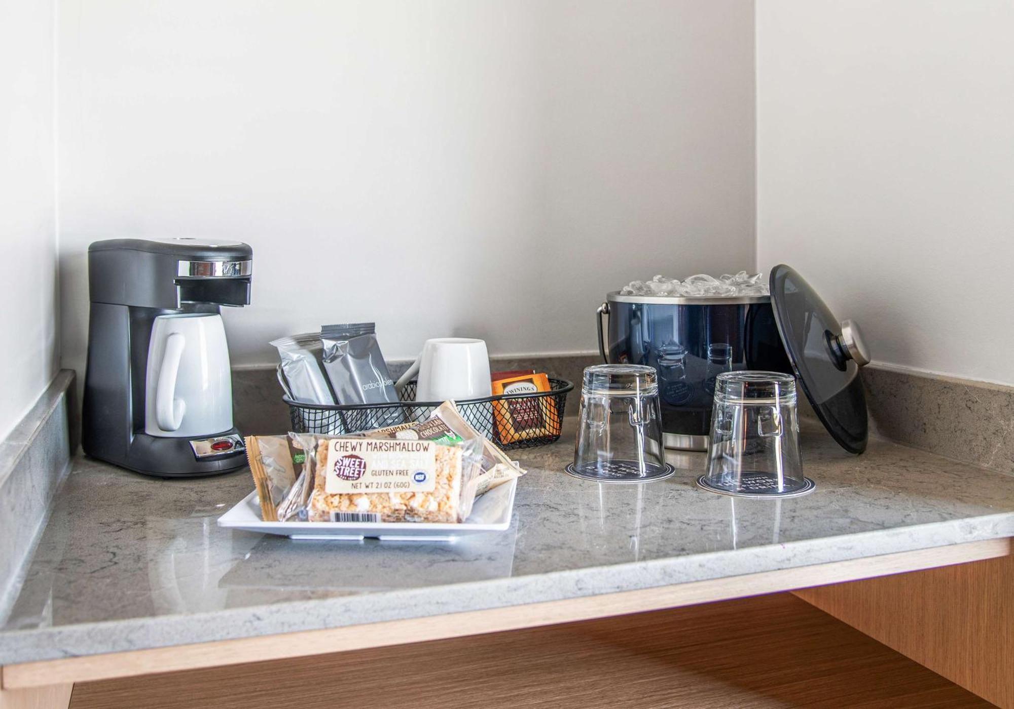 Hyatt Place Newark-Silicon Valley Екстериор снимка