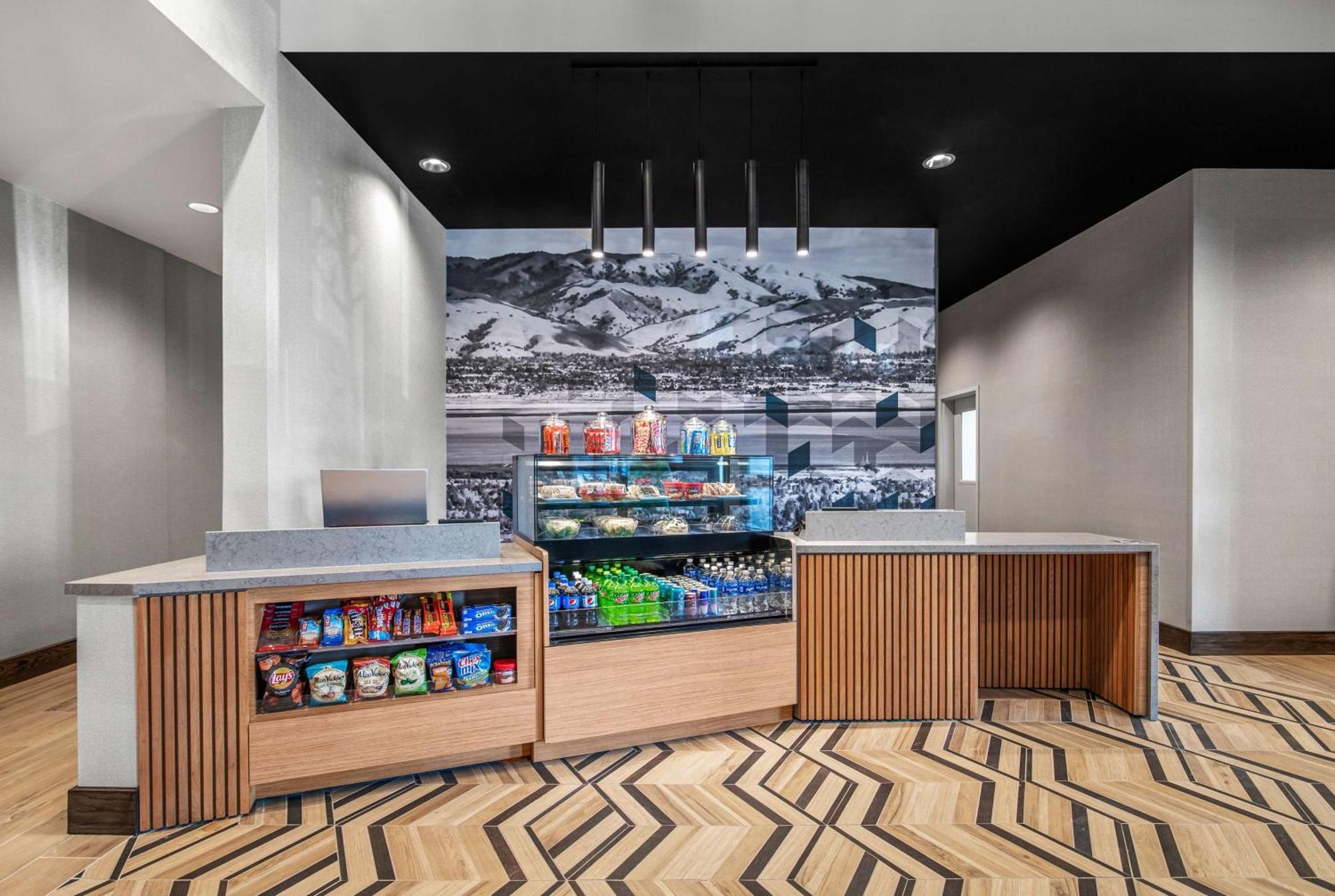 Hyatt Place Newark-Silicon Valley Екстериор снимка